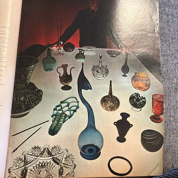 September 8, 1970 LOOK MAGAZINE GARBO PORTRAIT OF A MYSTERIOUS WOMAN HANK STRAMS - Picture 9 of 13